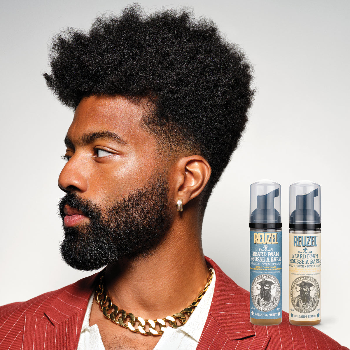 Reuzel Wood & Spice Beard Foam in a bottle, featuring natural ingredients and a warm, woody scent for beard grooming.